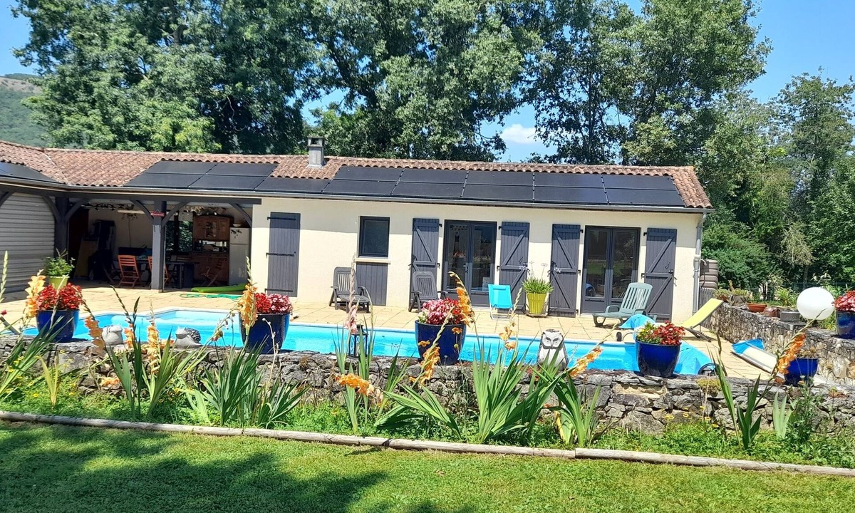 Creysse Cottage | In the LOT, near MARTEL fully renovated gîte with swimming pool