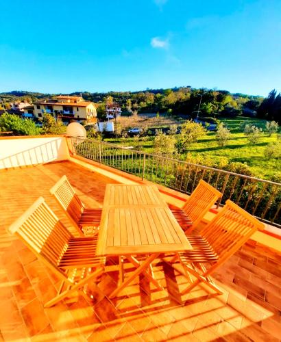 Massa Marittima Apartment | INCANTEVOLE CASA TOSCANA con travi in legno, ampia terrazza e vista sulle colline