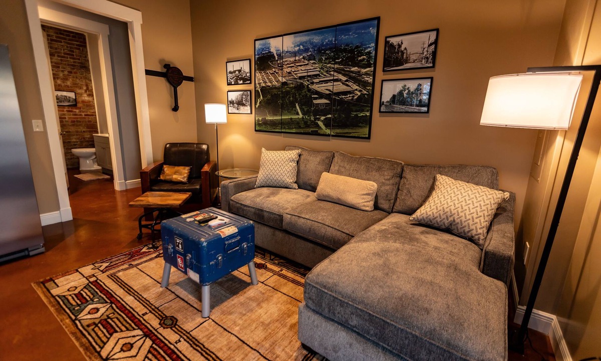 Laurel Apartment | Incognito #1: Located Steps from the Scotsman General Store - Downtown Laurel
