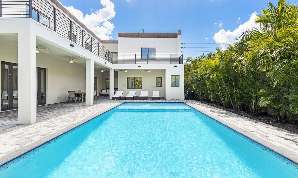 South Miami Villa | Incredible 10BR/11BTH Oasis Villa
