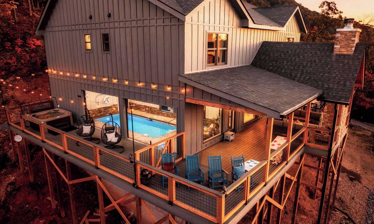 Smoky Mountains Ski Chalet | Incredible 180 VIEWS! | Luxury Lodge | Indoor Pool