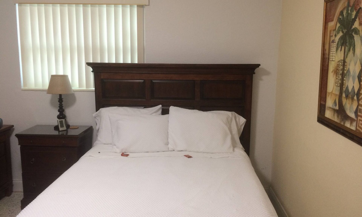 Little Havana Cottage | Incredible 3 miles from Miami Airport! downtown and Brickell Free Parking!