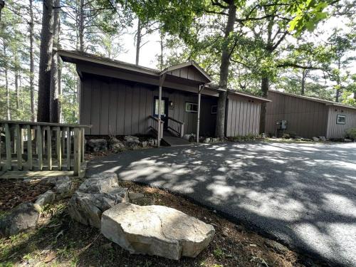Mount Ida House | Incredible Cottage with Swimming Pool and Hot-tub on Lake Ouachita, Arkansas