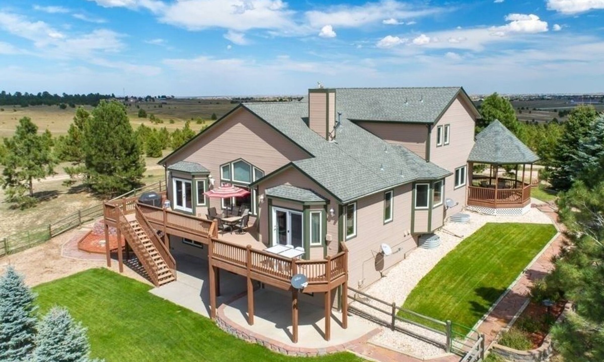 Parker House | Incredible find! Gathering spaces, mtn views, bbq, 10 min to horse park and town