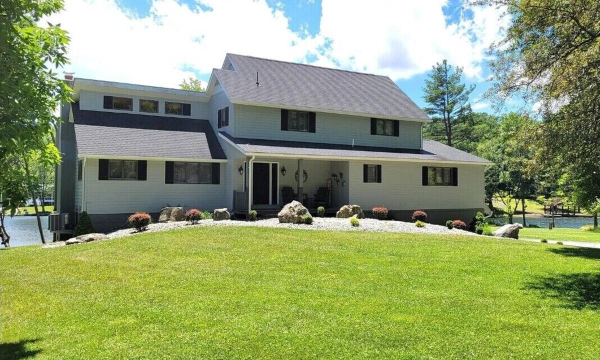 Treasure Lake House | Incredible Lakefront Property with Year-Round Hot Tub - SLEEPS 20