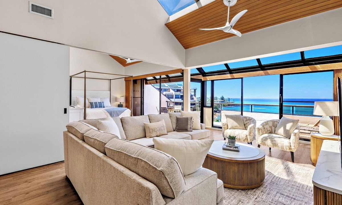Kahana Condo | Incredible Oceanfront Corner Penthouse, 3B/3Ba, 2700 sq ft, NEW remodel!