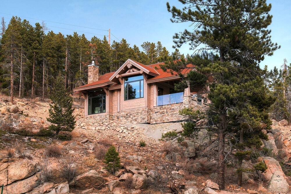 Coal Creek Cabin | Incredible Rustic Cabin with Modern Amenities, Mountain Vistas, and Fire Pit near Boulder, Colorado