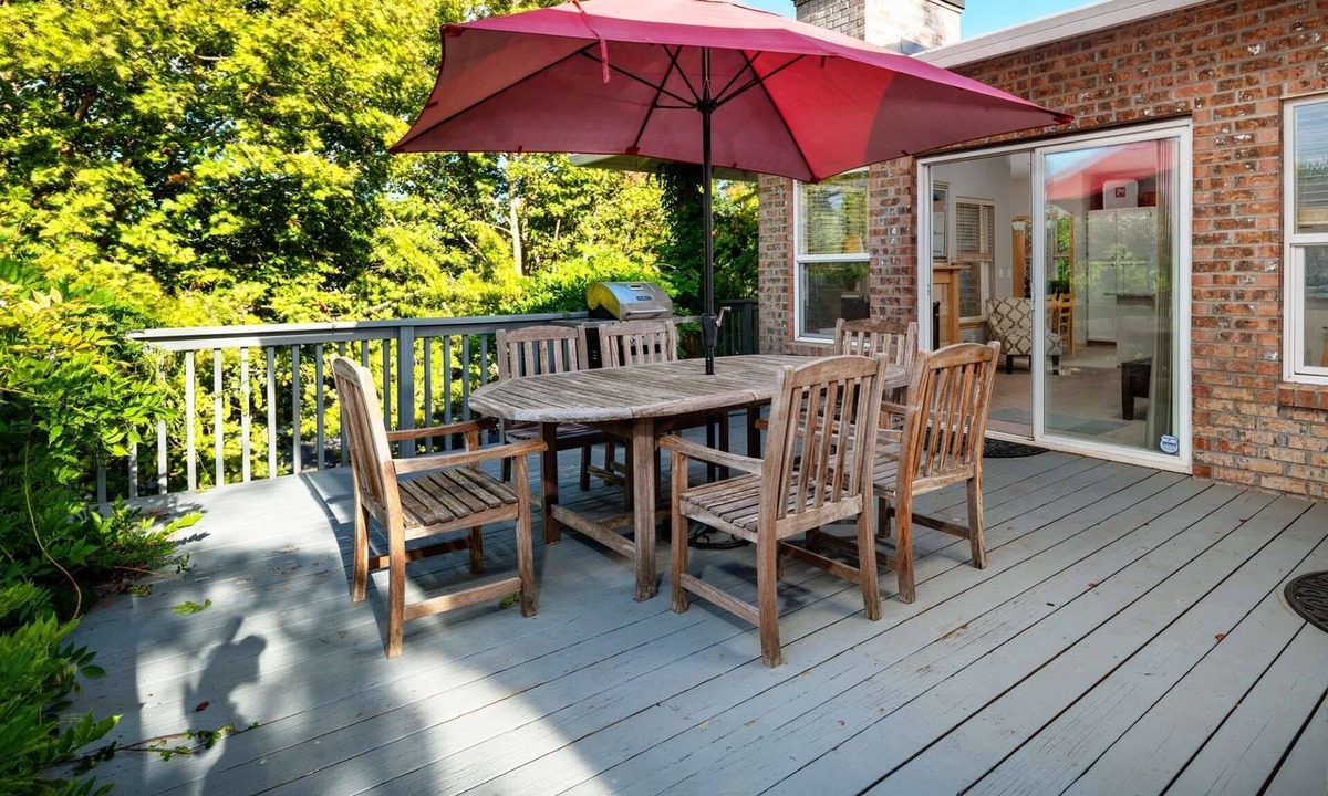Beaverton House | Incredible Suburban Escape, Open Floor Plan With Wooded Patio, Pet Friendly, Close 2 Vineyards