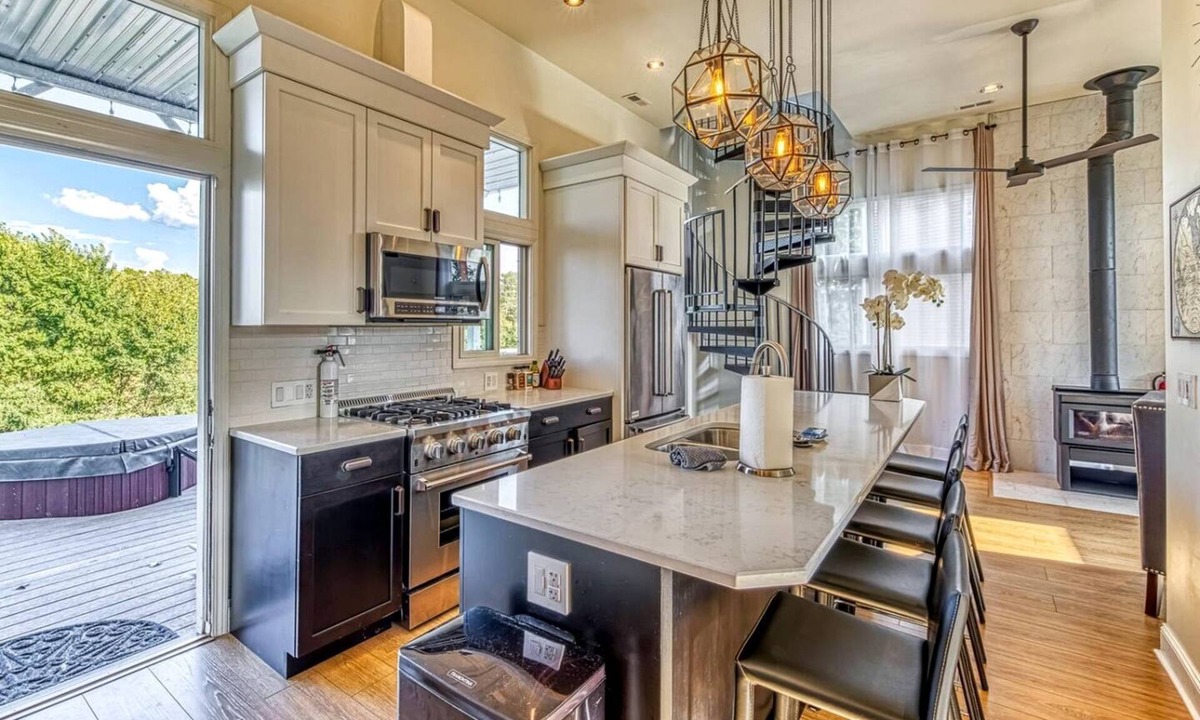 Miller Beach Villa | Incredible Waterfront Villa with Stunning Sights in Gary, Indiana