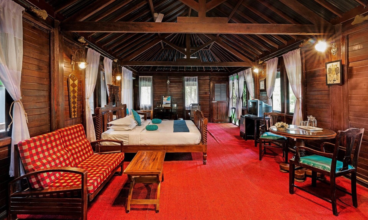 Yercaud Hotel | INDeco Lakeforest
