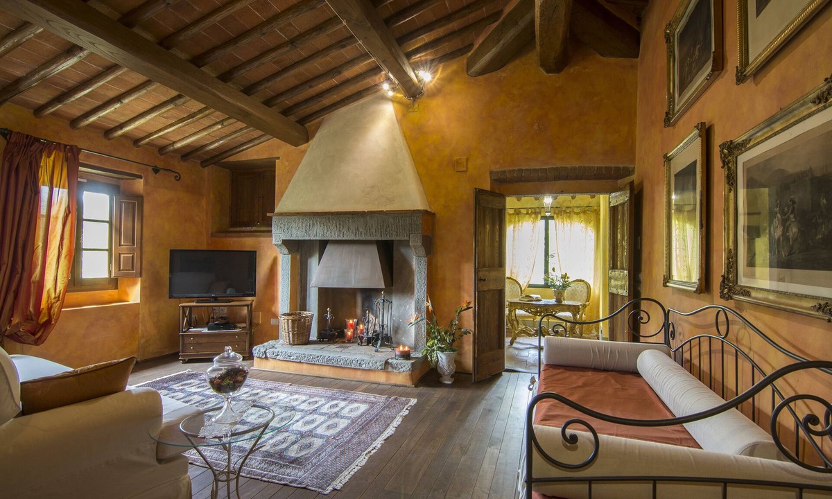 Terranuova Bracciolini House | Independent villa in the heart of Tuscany, sleeps 14, 6 bedrooms, 5 bathrooms