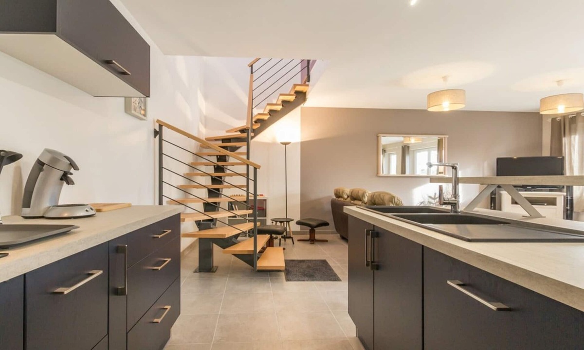 Saint-Vaast-la-Hougue Cottage | Independent house facing the sea with balcony and terrace