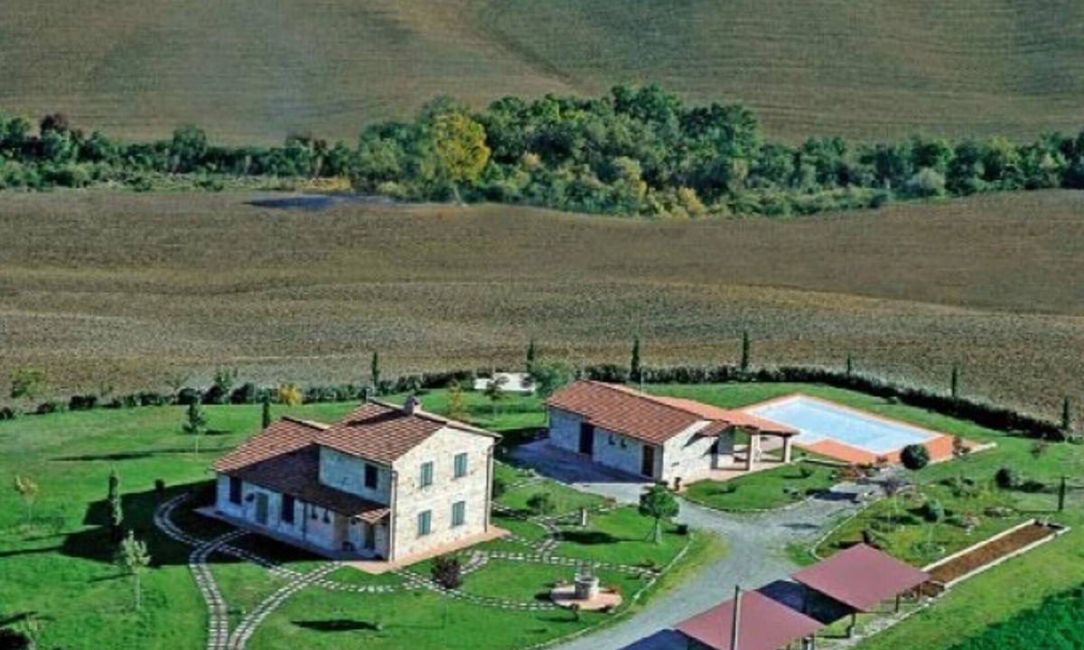 Castiglione d'Orcia Villa | Independent residence with 4 apartaments and pool in val d'Orcia