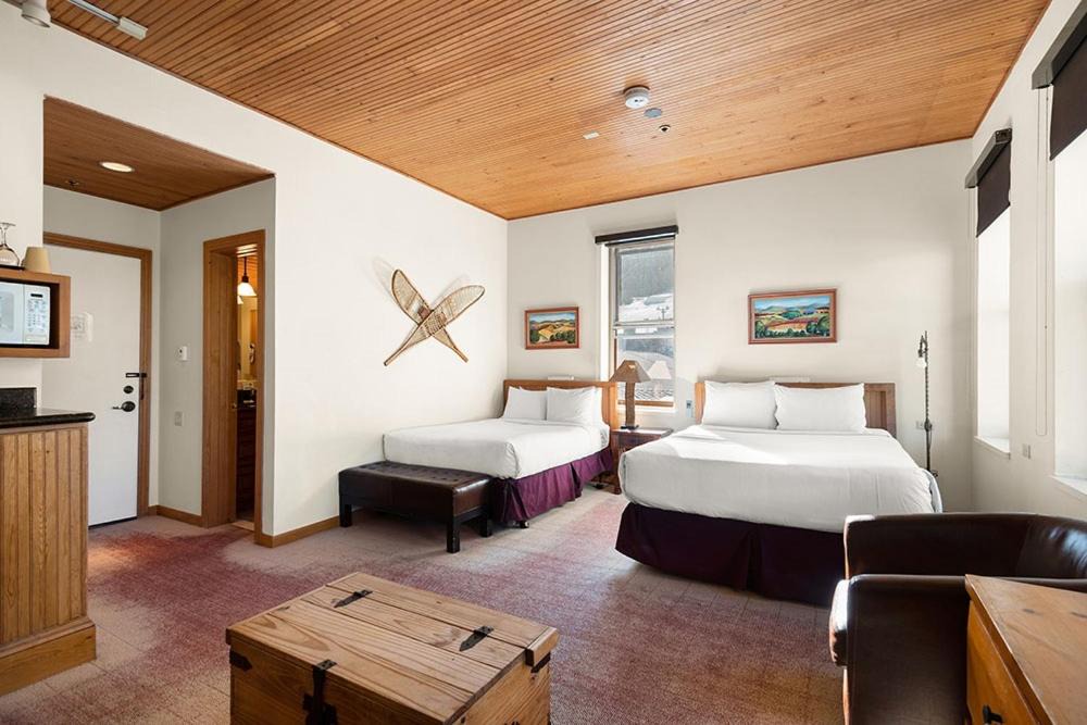 Downtown Hotel | Independence Square Unit 313, Downtown Hotel Room in Aspen with Rooftop Hot Tub