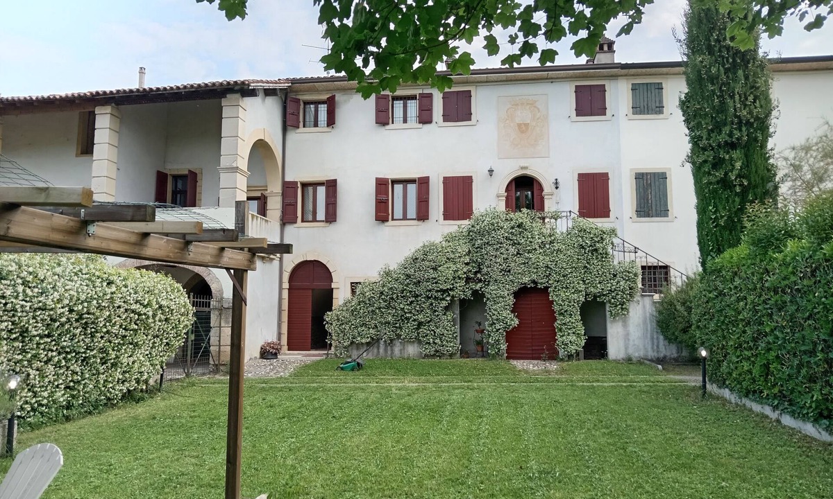 Valgatara Apartment | Independent accommodation with private bathroom and exclusive garden use.