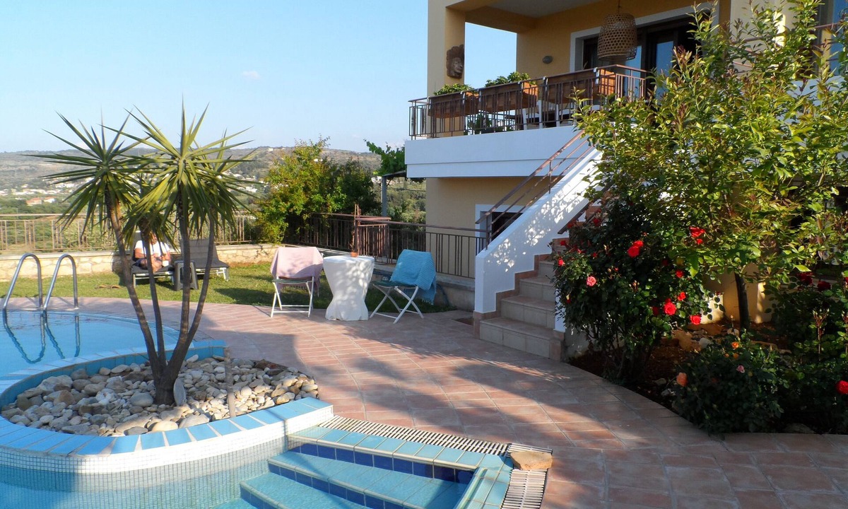 Katochori Apartment | Independent apartment with pool in the Apokoronas valley near the sea
