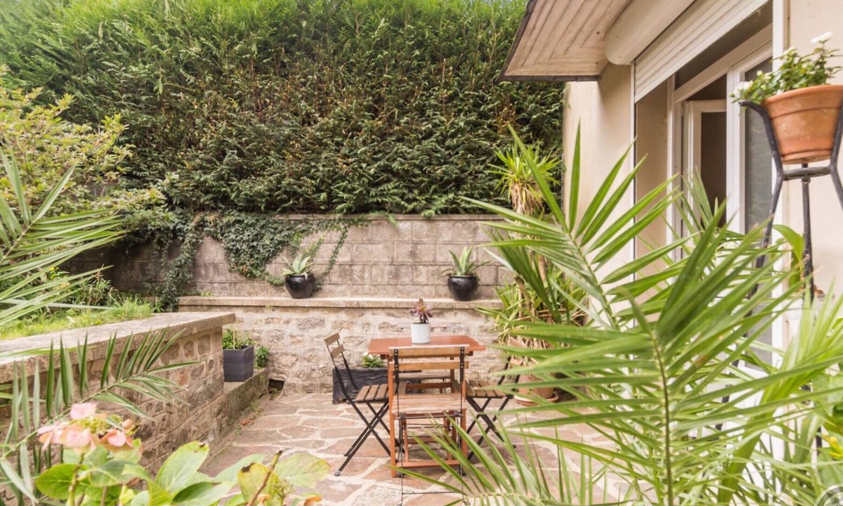 Isigny-le-Buat Apartment | Independent studio with private terrace in Isigny-le-Buat