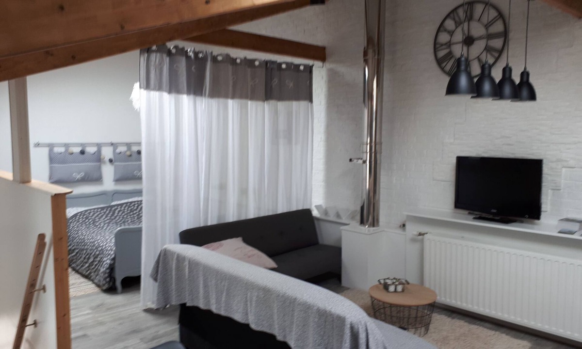 Lavaux-Sainte-Anne Apartment | Independent studio on the 1st floor less than 1 kilometer from the Château de Lavaux