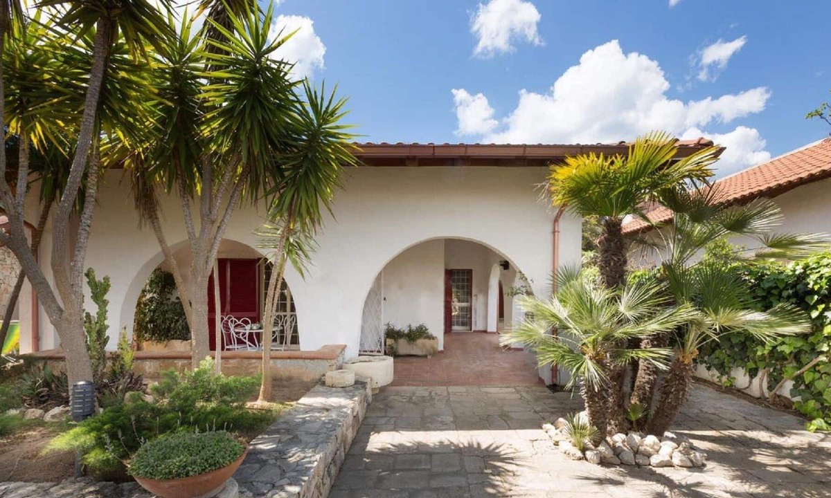 Torre Squillace Villa | Independent villa 200 meters from the sea