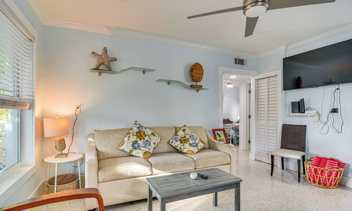 Indian Rocks Beach Apartment | Indian Rocks Beach Retreat, Walk to Gulf & Beaches