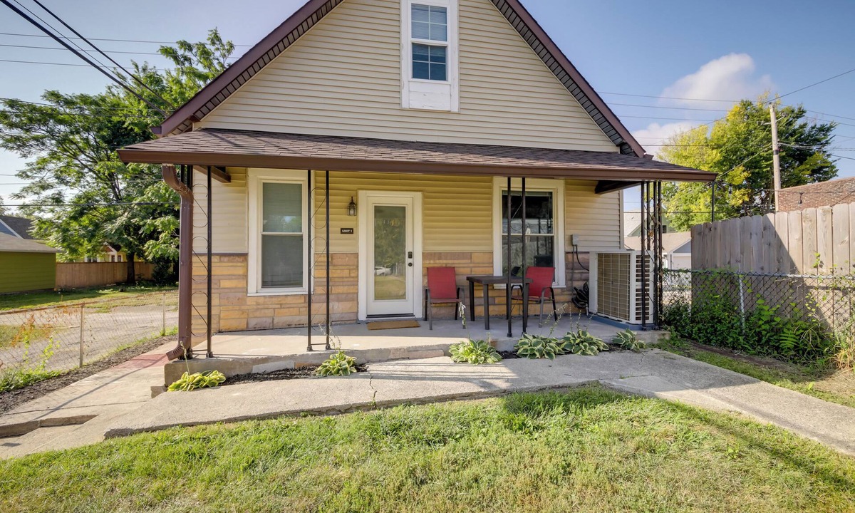 Indianapolis Cottage | Indianapolis Home w/Porch - Close to Mile Square!