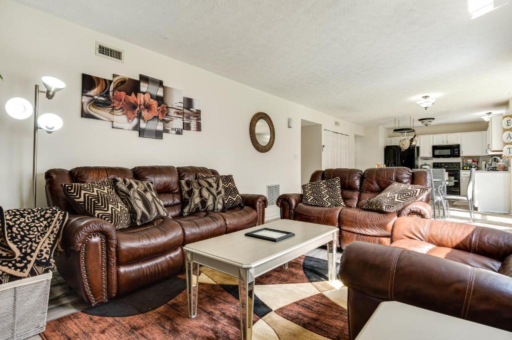 Wayne House | Indianapolis Rental Home w/Gym: Near Speedway!