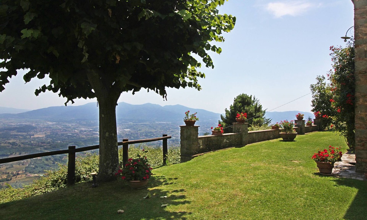 Petrognano Villa | Indipendent villa with private pool and garden