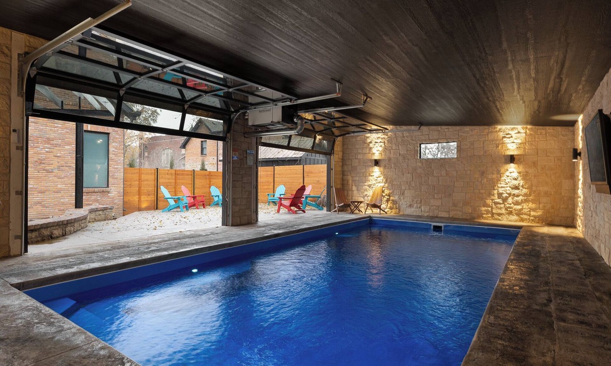 New Century House | ★ Indoor Heated Pool ★ Sports Court ★ Putting Green & Mini Golf ★ Fun for all!