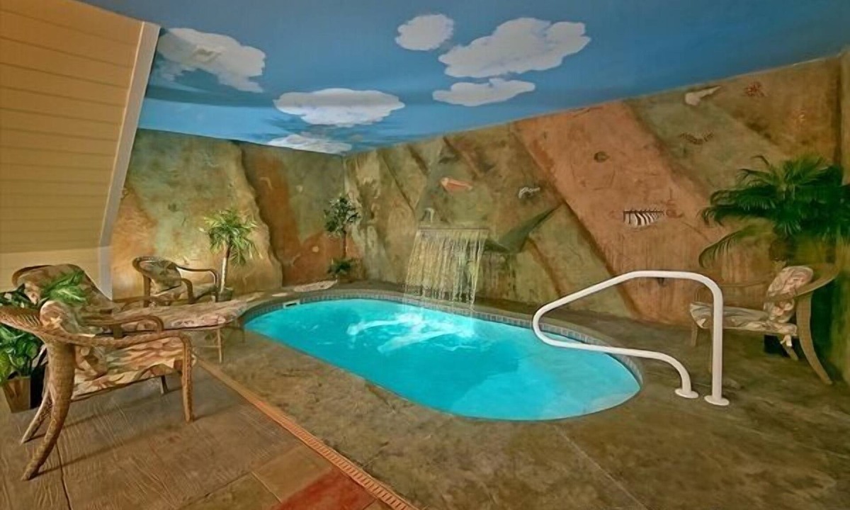 Gatlinburg Cabin | Indoor Pool Cabin | Romantic | Sleeps 4
