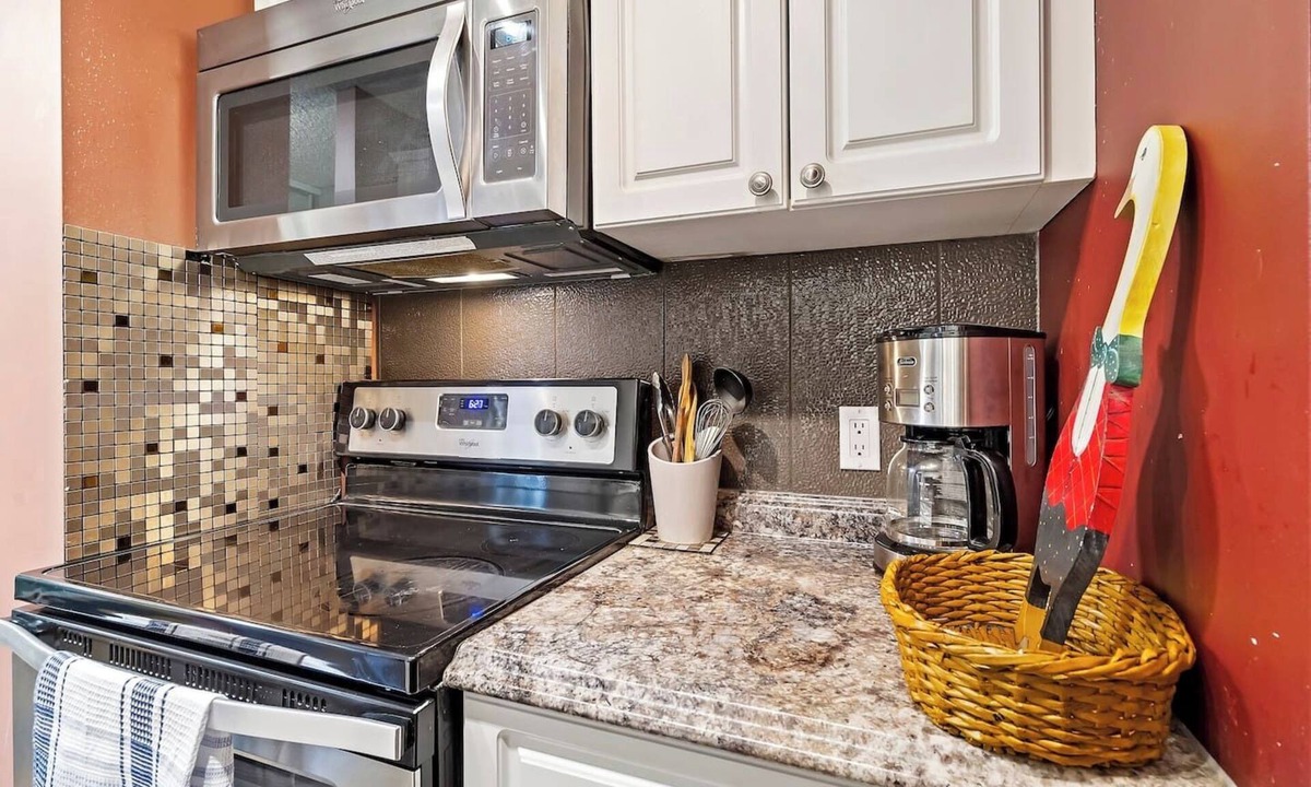 Dalhousie Apartment | IndoorPool*MountainView*C-train* UC*SAIT*Banff*