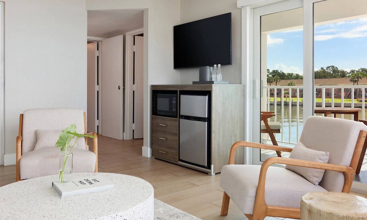 Pinellas Point Hotel | Indulge in Coastal Calm at a Stunning Paradise Near Downtown | Pet Friendly