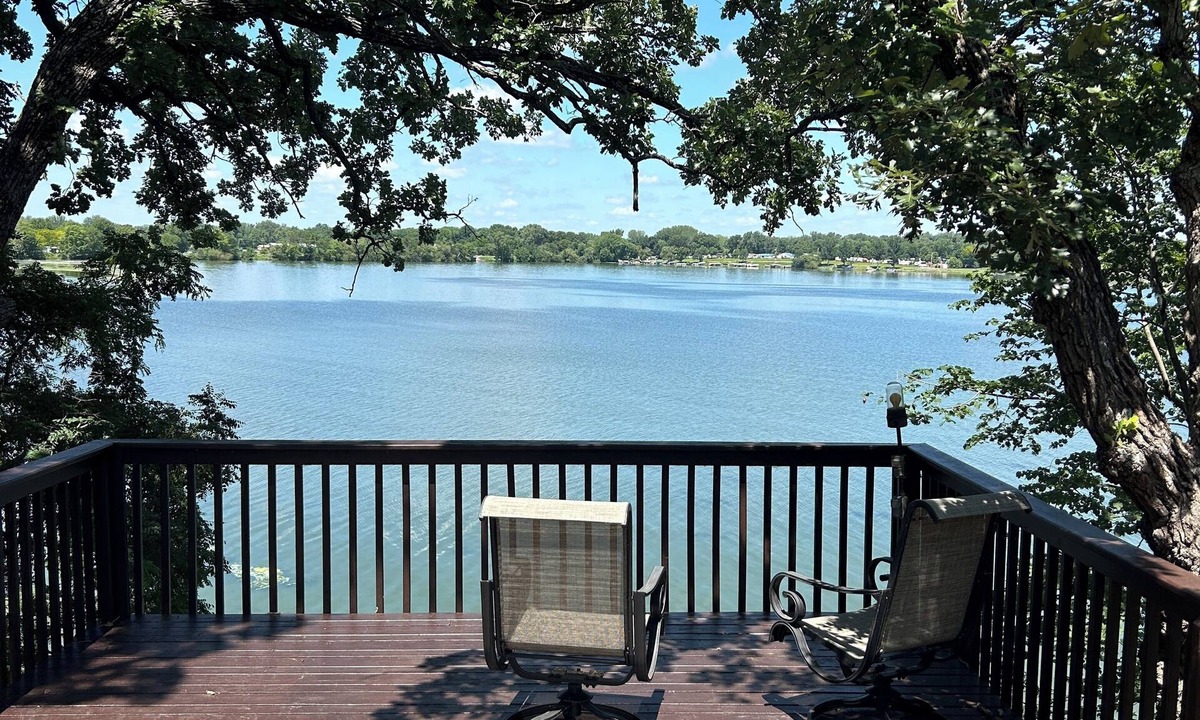 Waterville House | inexpensive lakeside retreat . borders the state bike trail and private dock