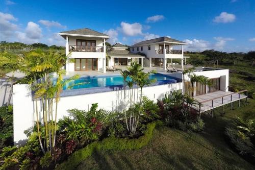 Merlin Bay Villa | Infinity House by Blue Sky Luxury