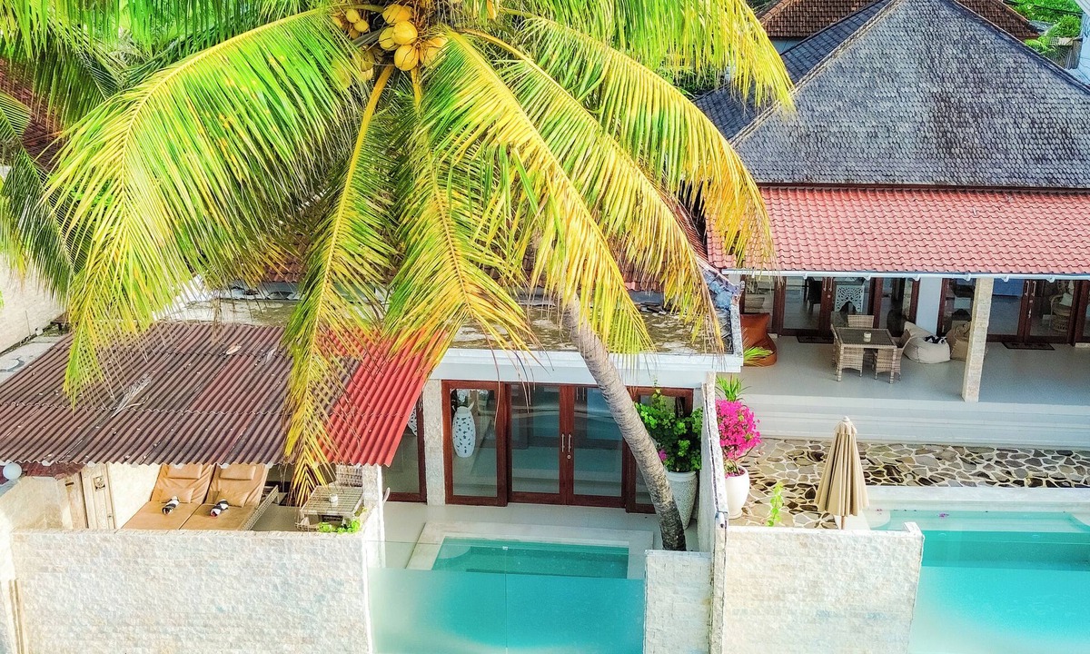 Candi Dasa Villa | Infinity Pool Oceanfront Luxe Villa Cowrie