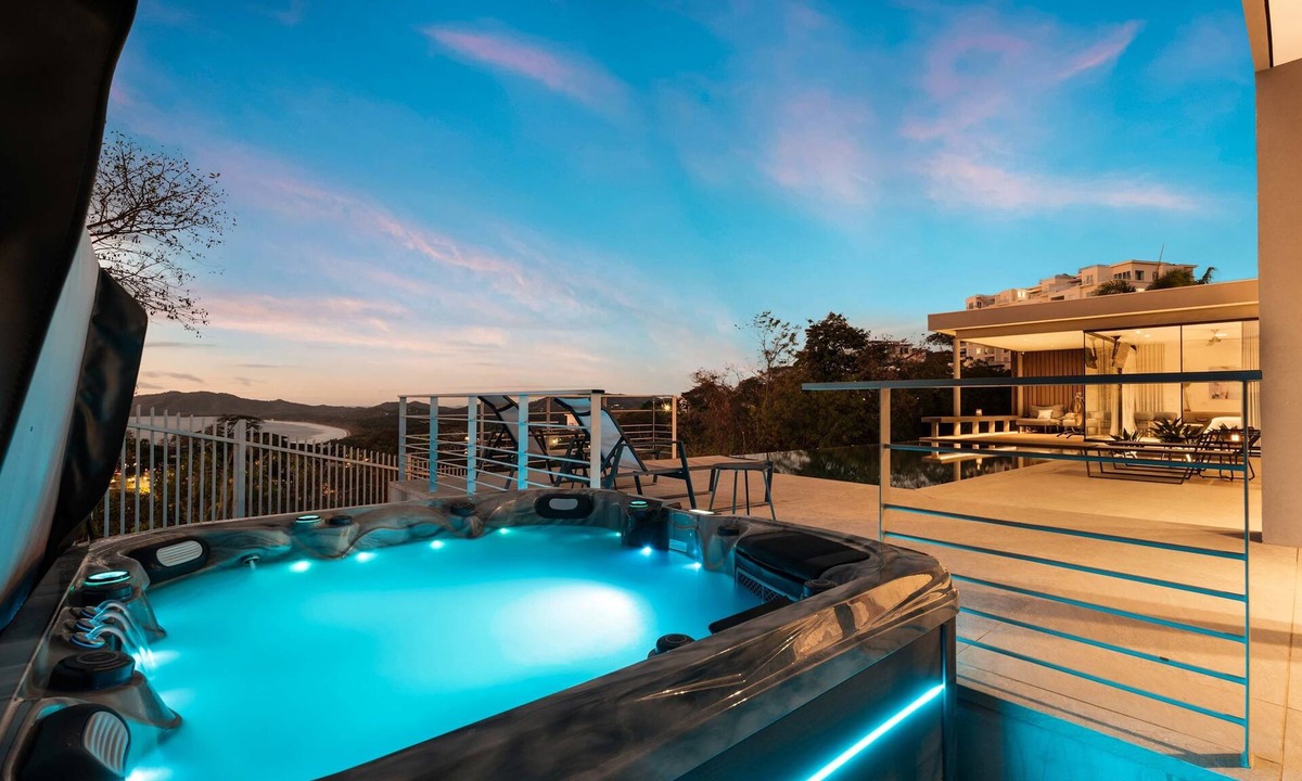 Tamarindo Villa | Infinity Pool Villa, 4 Suites & Private Casita