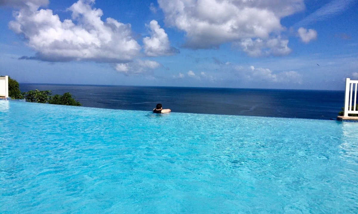 Borinquen Condo | Infinity Pool w Ocean Views-CrashBoat Beach-Surfing-Snorkeling-Diving-Paradise