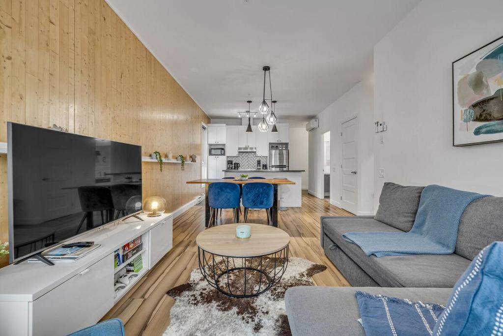 La Cite-Limoilou Apartment | Initial Artsy Québec
