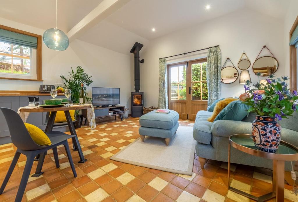Robertsbridge House | Inkpen Cottage