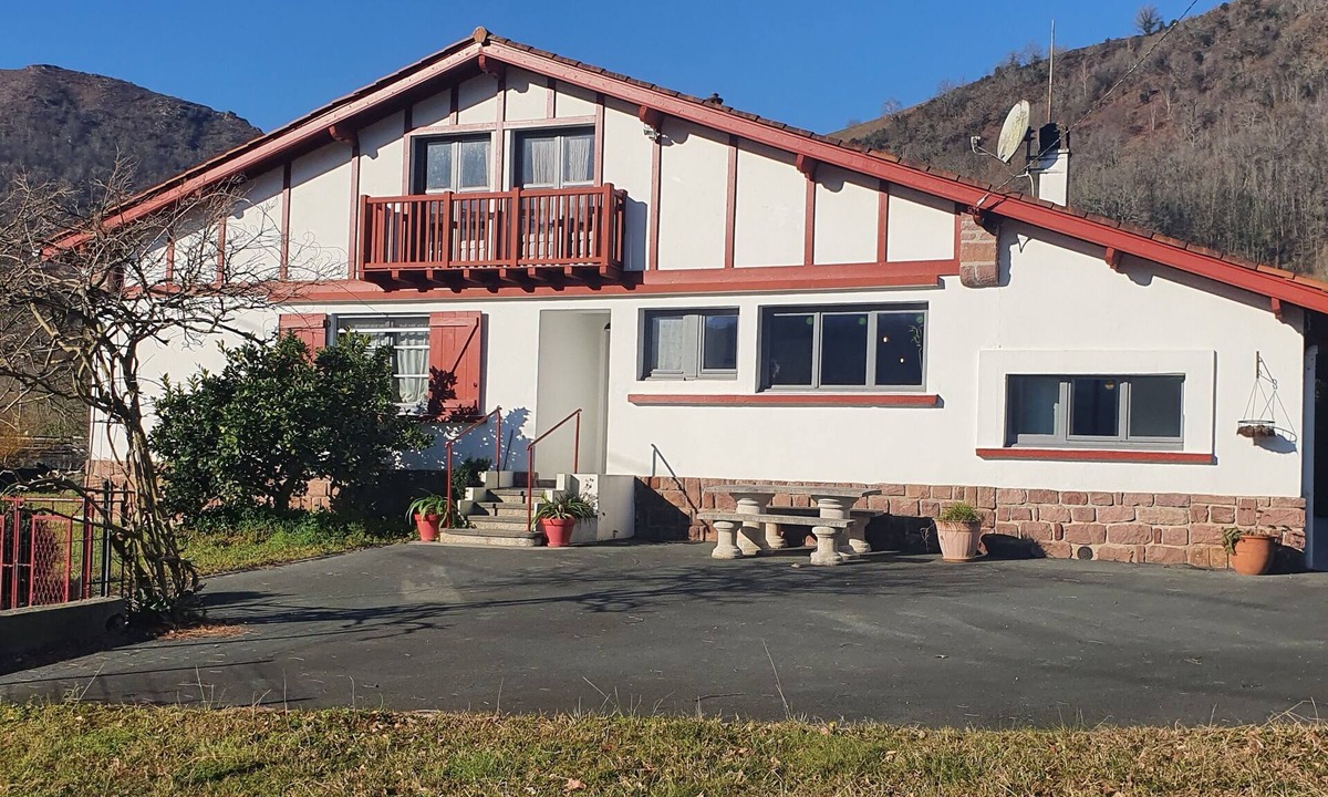 Bidarray House | Inland Basque Country, house at the foot of the mountains and 30 minutes from the sea