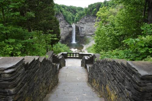 Trumansburg Hotel | Inn at Taughannock Falls