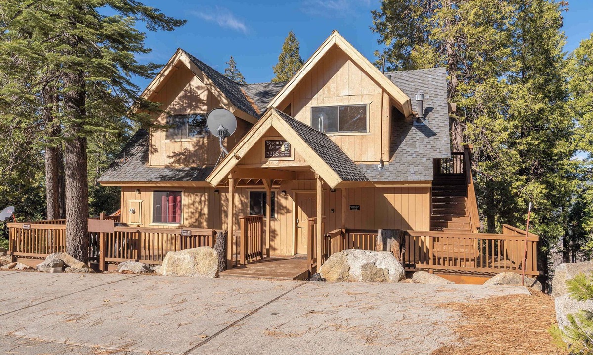 Yosemite West House | Inside Yosemite Park 2-Unit Home Sleeps 14