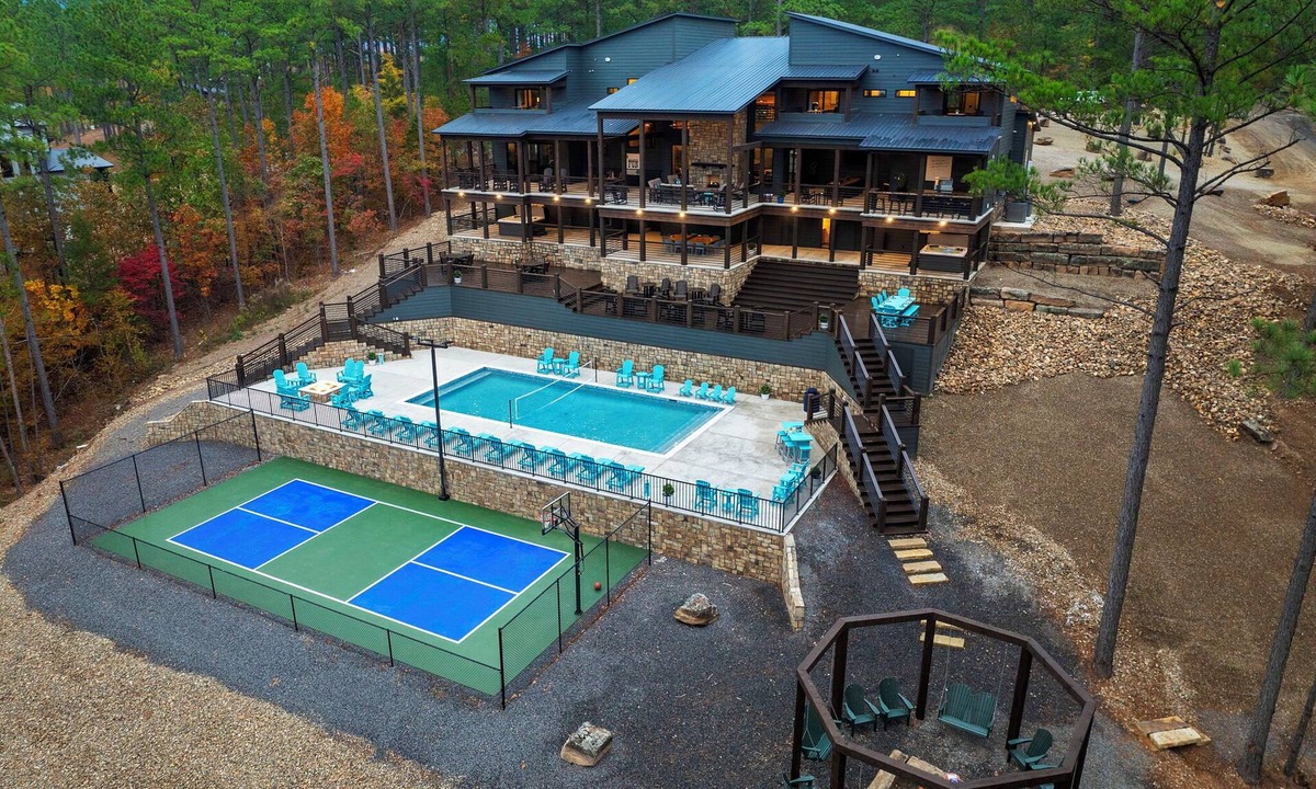 Pickens House | Inspiration Point | 6 King Suites, 2 Bunk Rooms, Pool, 2 Hot Tubs, Pickleball & Creek Views