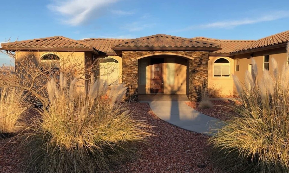 Greenehaven House | Inspiring views! Luxury, Serenity, Hot tub, Lake Powell, Antelope,EV Chg