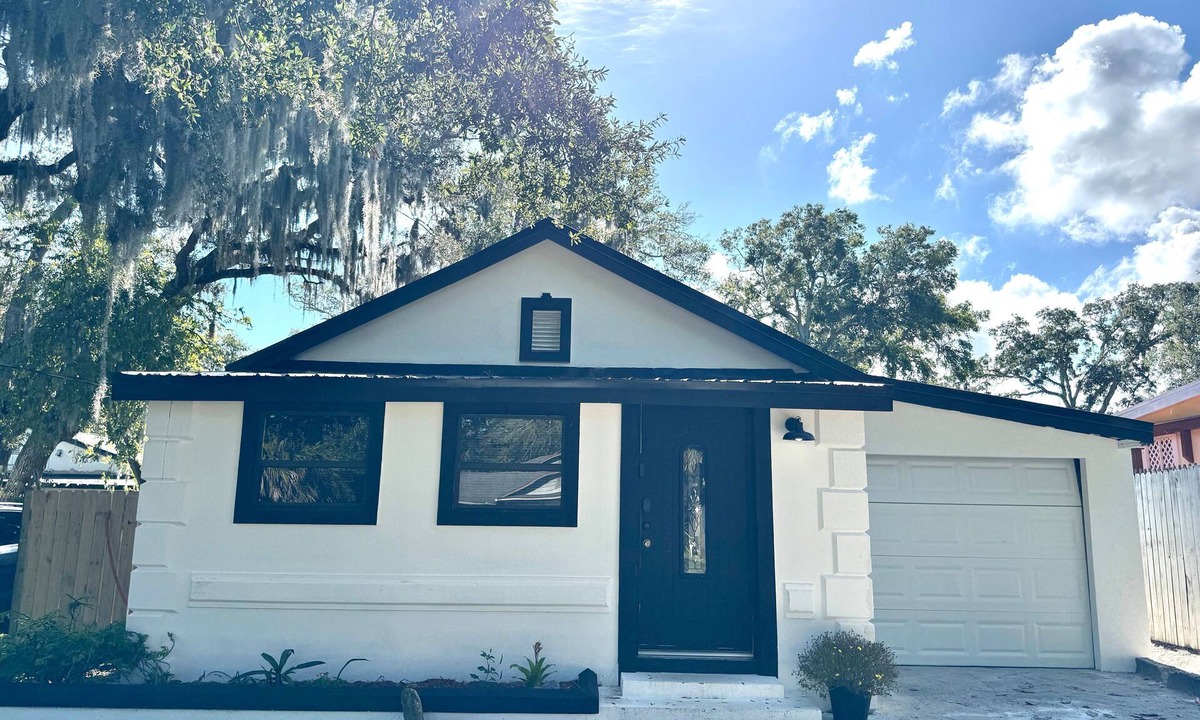 Walkers Holly Hill House | Intercoastal Home Near Downtown Daytona Beach