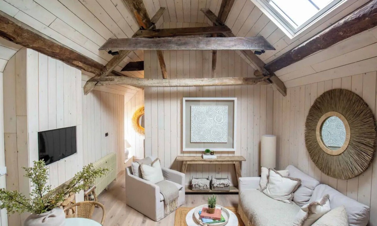 Adderbury House | Interior Designed Cotswolds Coach House Opposite Open Fields