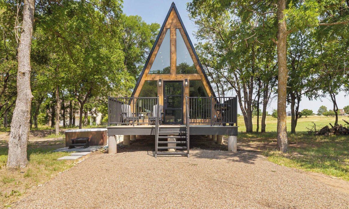 Pecan Acres Cabin | Intimate A Frame*Hot Tub*Near Hiking & Stockyards