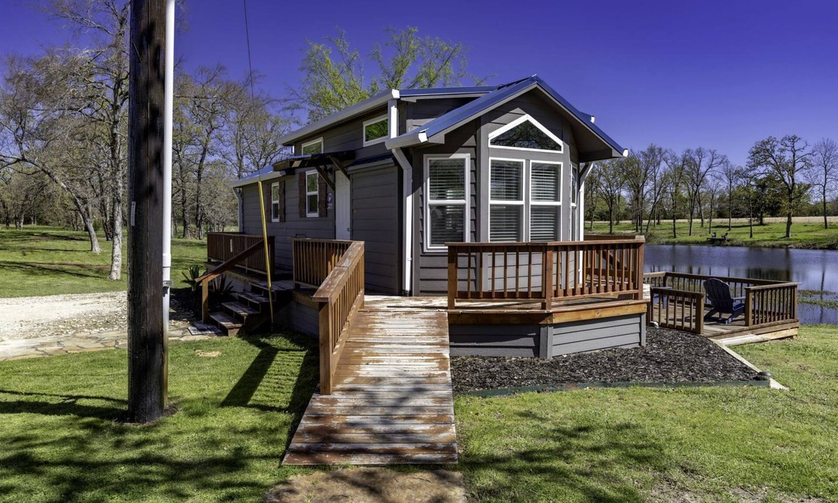 Emory Cabin | Intimate Chic Cabin Suitable for Four with Private Deck in Texas