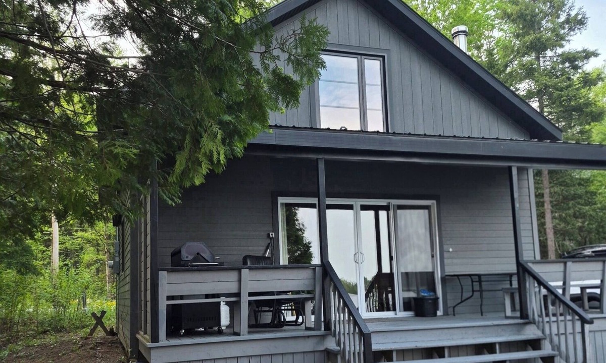 Saint-Marcellin Ski Chalet | Intimate, enchanting lakeside haven with spa. Pets allowed