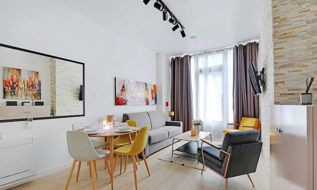 Pigalle Apartment | Intimate Flat w/A/C & Jacuzzi - 2BR/6P Montmartre