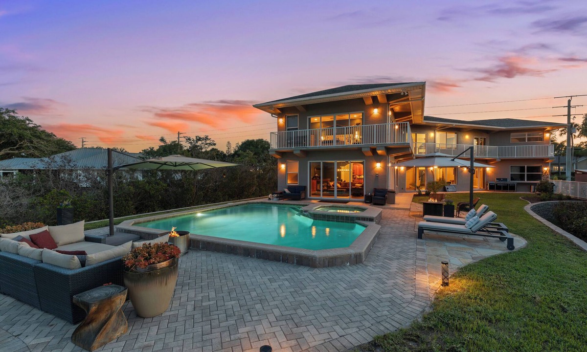 Edgewater House | 🌊🏖️ Intracoastal Luxe Retreat | Waterfront | Pool, Dock + Private Gym